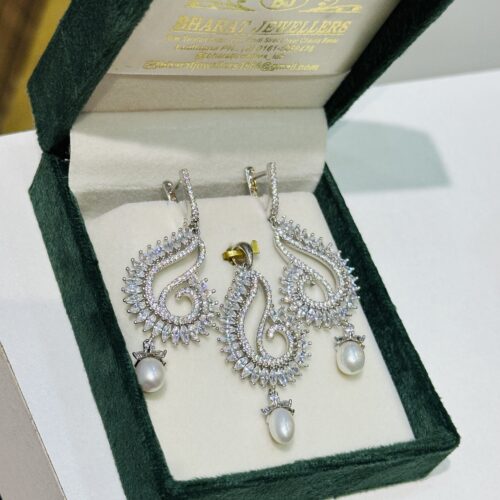 Pearl Paisley Elegance