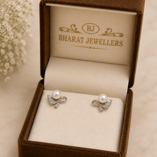 Grace Knot Pearl Studs